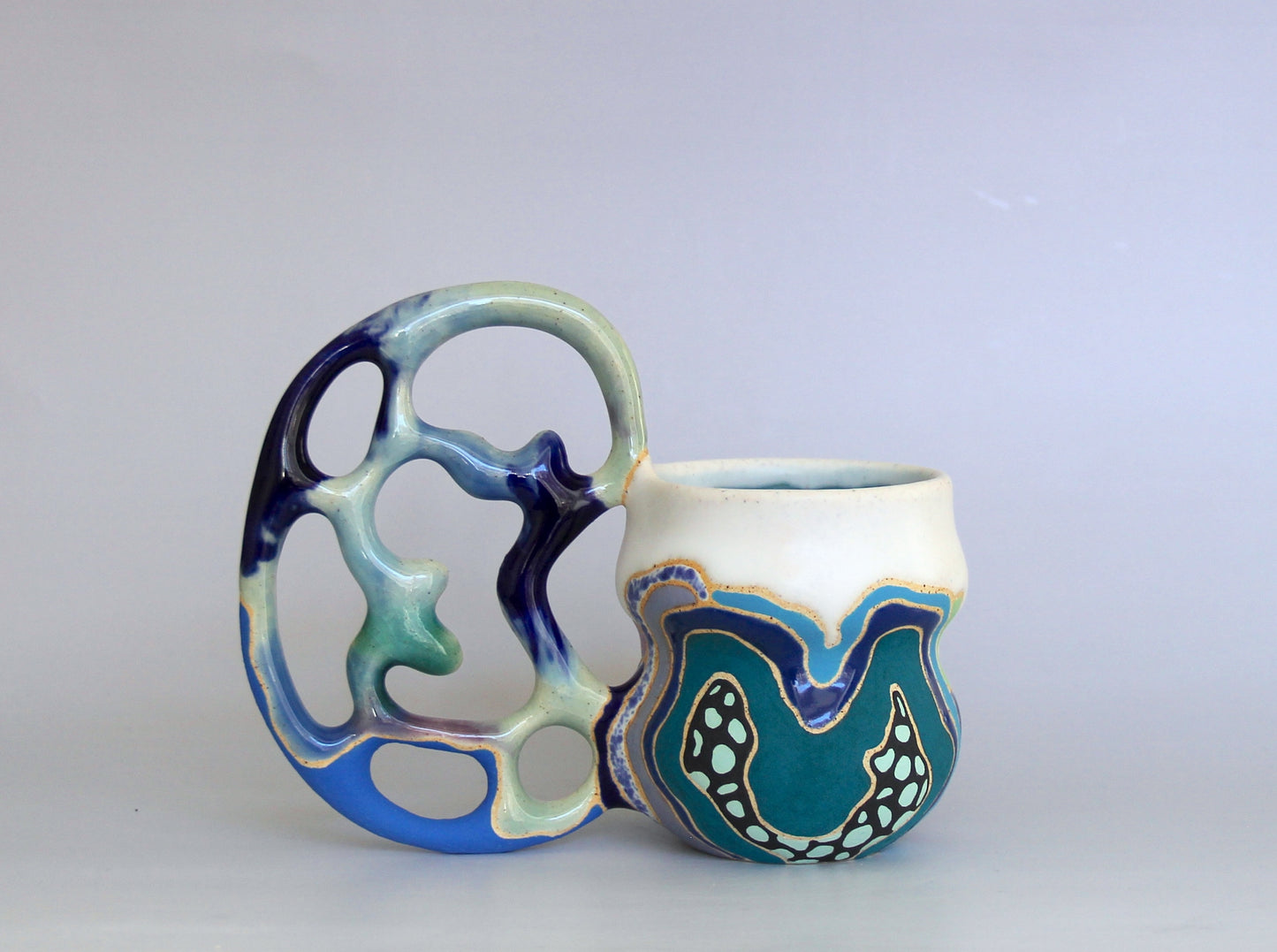 Jessica Thompson-Lee: Curved Loop Handle Sculptural Mug
