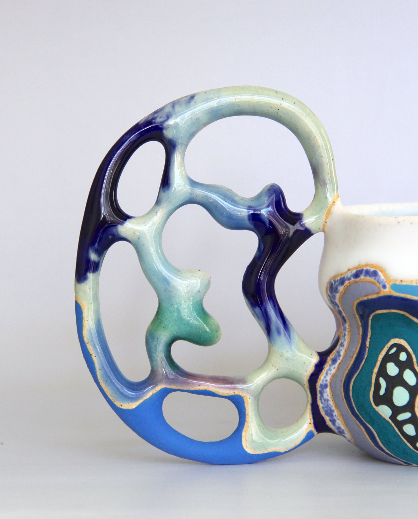 Jessica Thompson-Lee: Curved Loop Handle Sculptural Mug